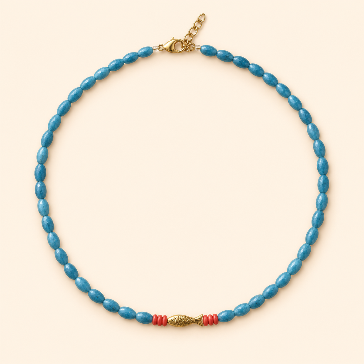 שרשרת BLUE FIN מאבני ג׳ייד כחולות וקורל אדום עם דג במרכז על רקע שמנת