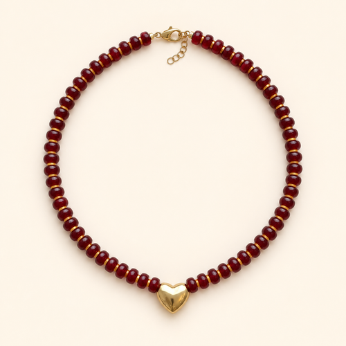 שרשרת BURGUNDY HEART מאבני ג׳ייד בורדו, דיסקיות חרדל ותליון לב בציפוי זהב