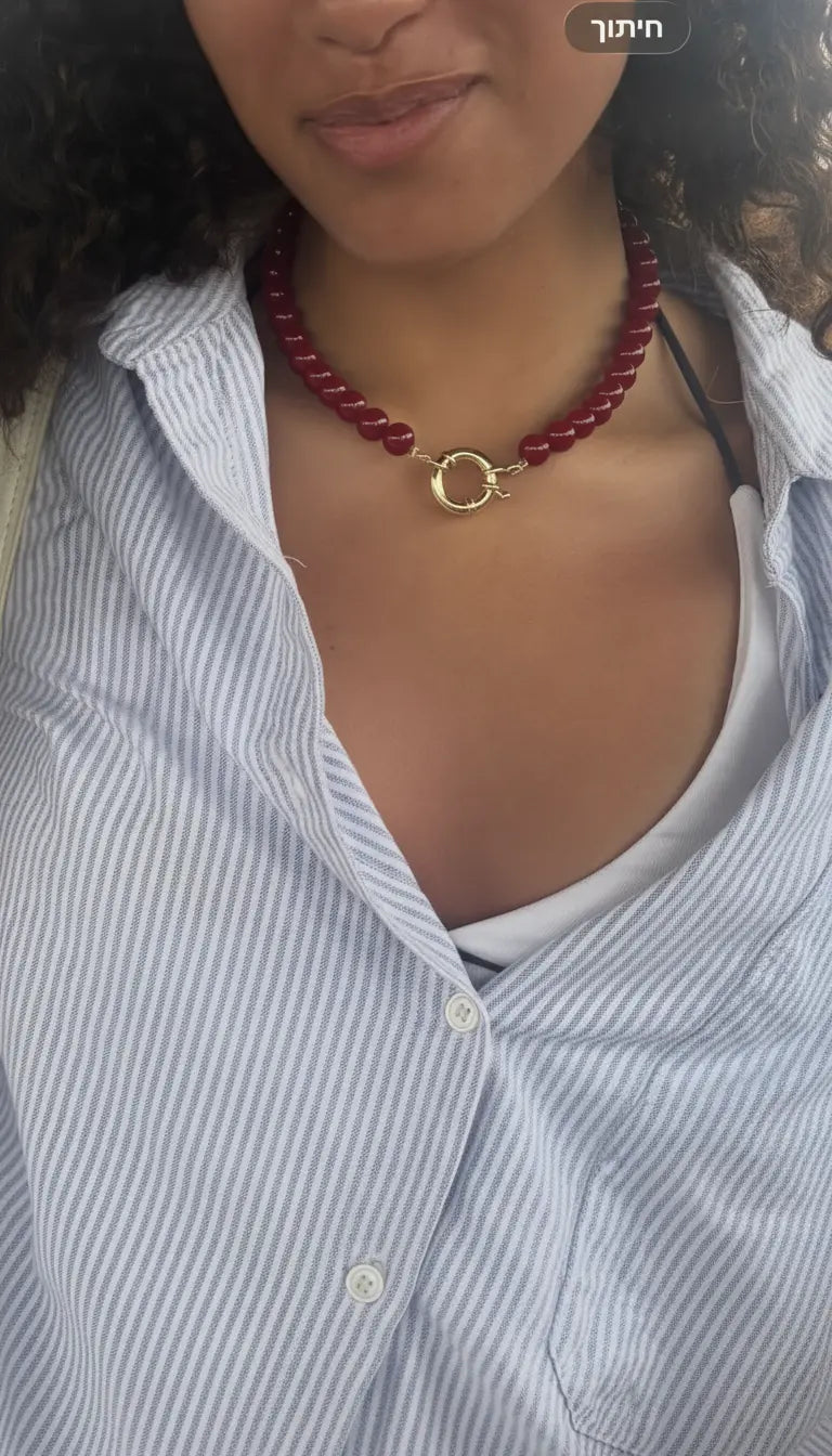CHERRY MUSE Necklace על דוגמנית - BYNEVE