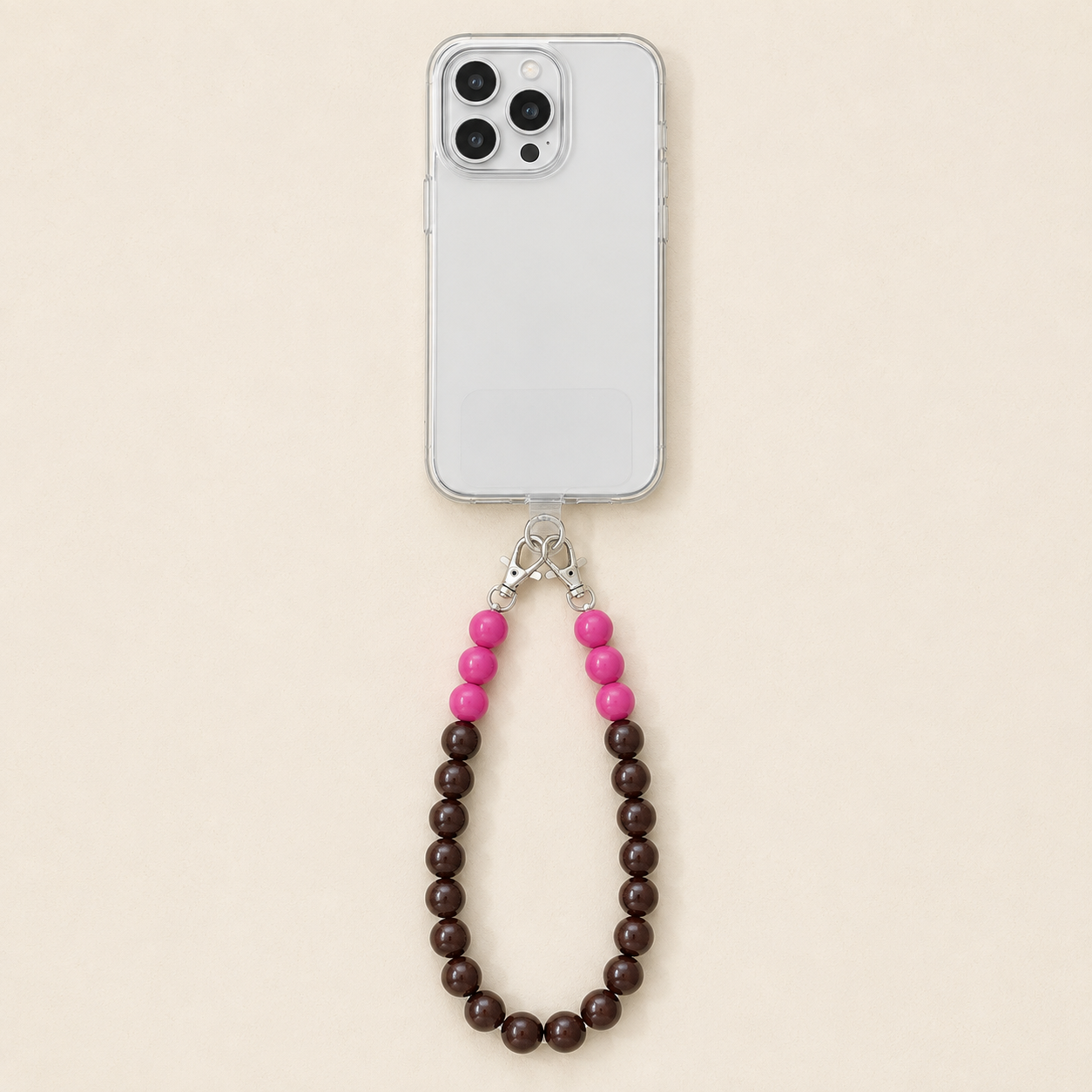 CHOCO PINK Phone Chain מחוברת לטלפון