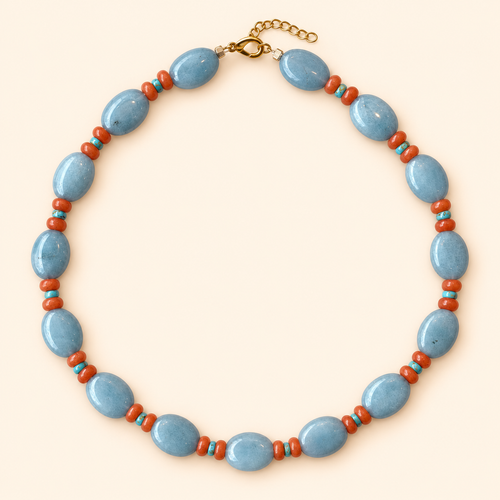 SKY CORAL Necklace — שרשרת אבנים כחולות עם חרוזים כתומים וטורקיז על רקע שמנת